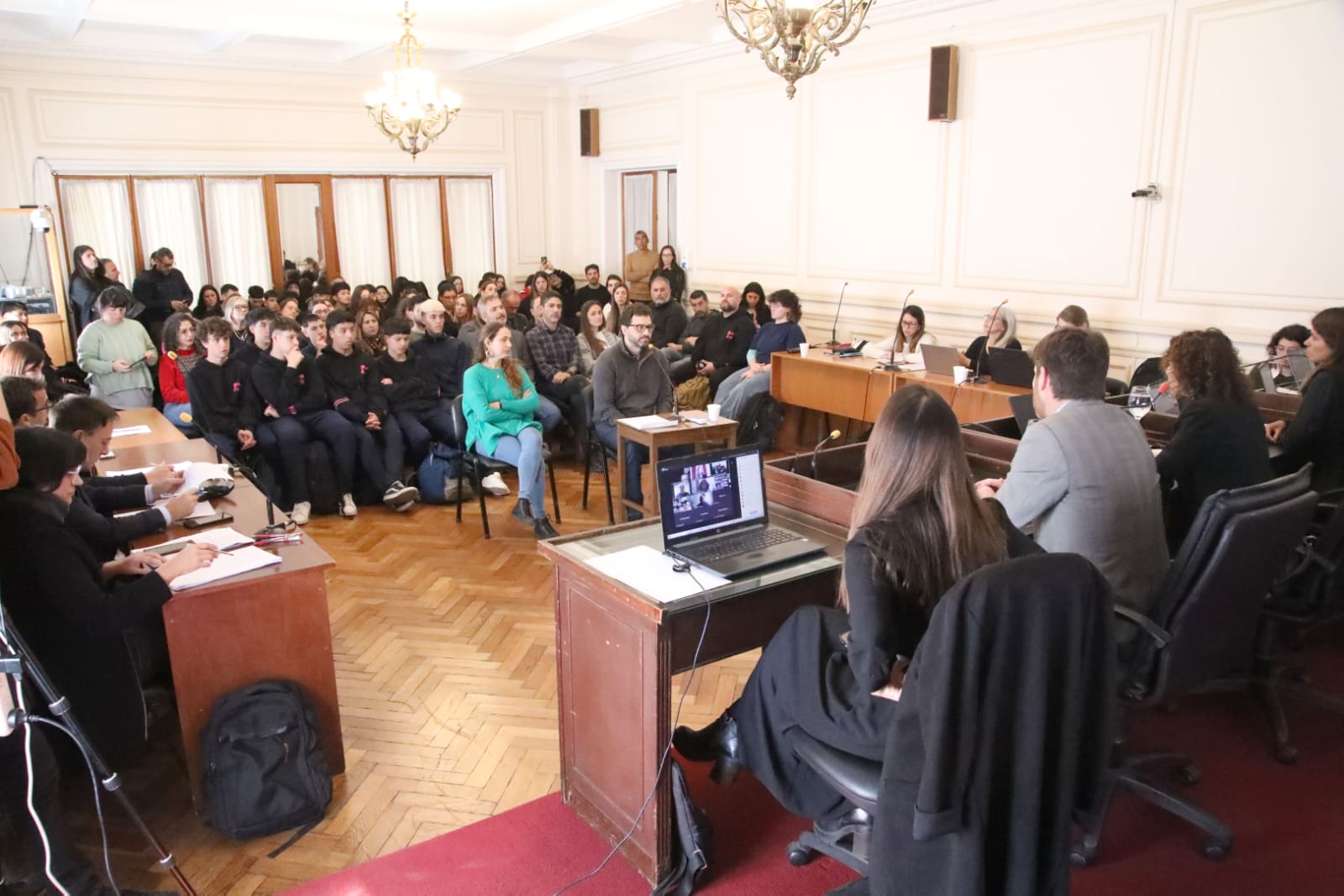 Gran concurrencia de estudiantes en los juicios de lesa humanidad que se realizan en La Plata