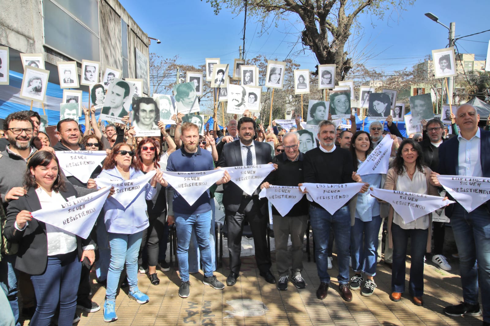 Emotiva y multitudinaria conmemoración por el 48° Aniversario de La Noche de los Lápices